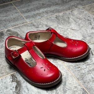 FOOTMATES Sherry T-Bar Mary Janes – Children’s Medium Size 9– Apple Red
